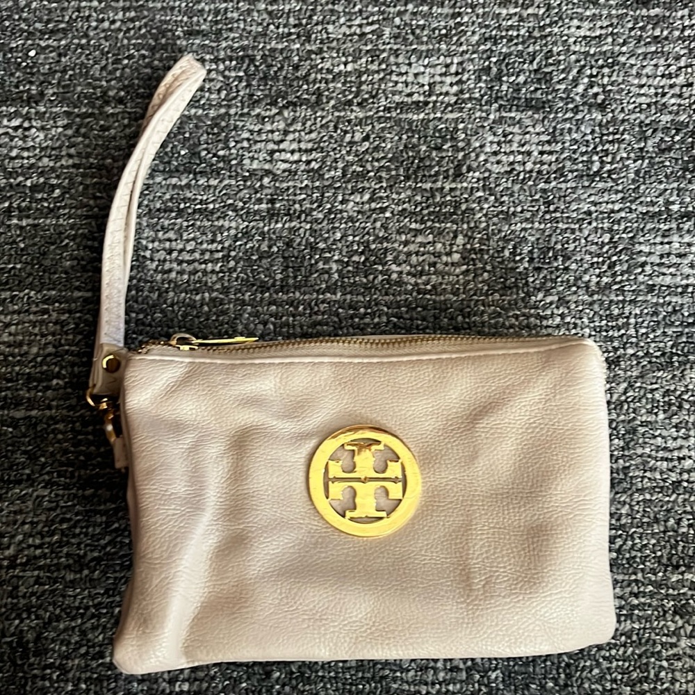 TB wristlet